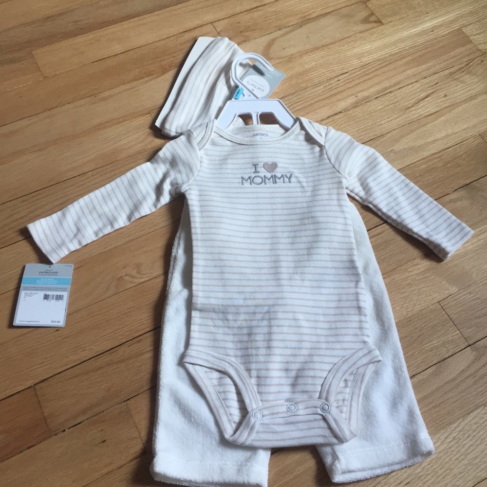 ➡️2/$25!⬅️ NWT Carter’s 3 piece “ I ♥️ Mommy” set